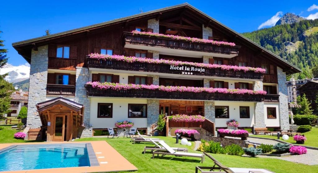 Nespecifikovaný výhled na hory nebo výhled na hory při pohledu z hotelu