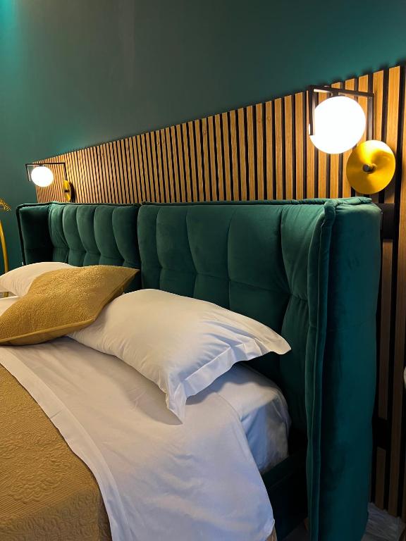 Een bed of bedden in een kamer bij Loft Sirmione