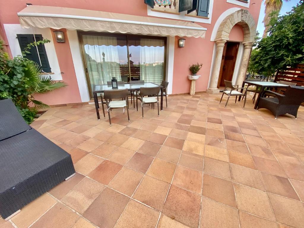 A balcony or terrace at Rural Charm villa and Outdoor Adventure Agritourism Apartment with Private Mountain Path approximately 5 minutes walking from the beach Ideal for relaxation