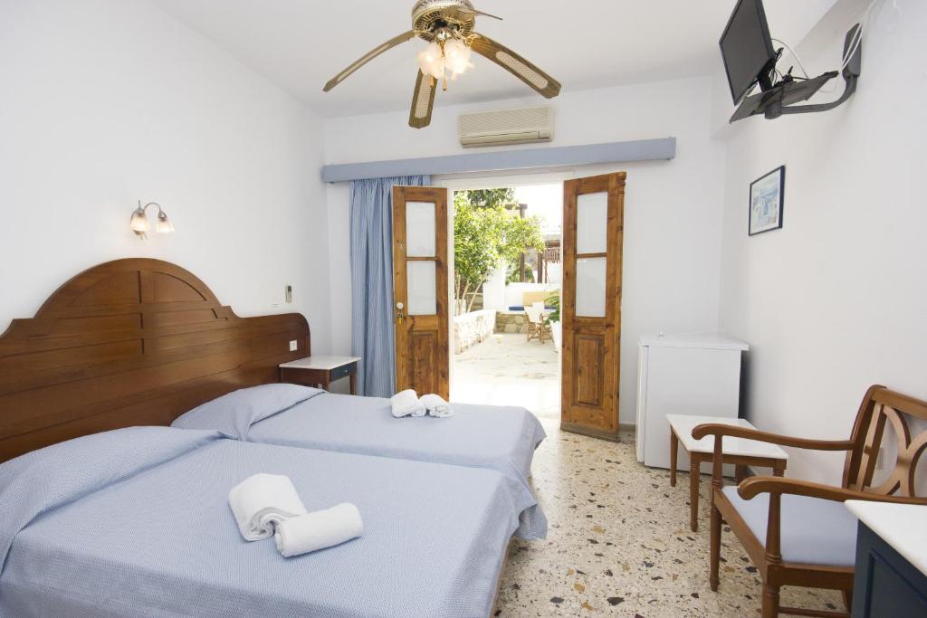 Postel nebo postele na pokoji v ubytování Sourmeli Garden Hotel