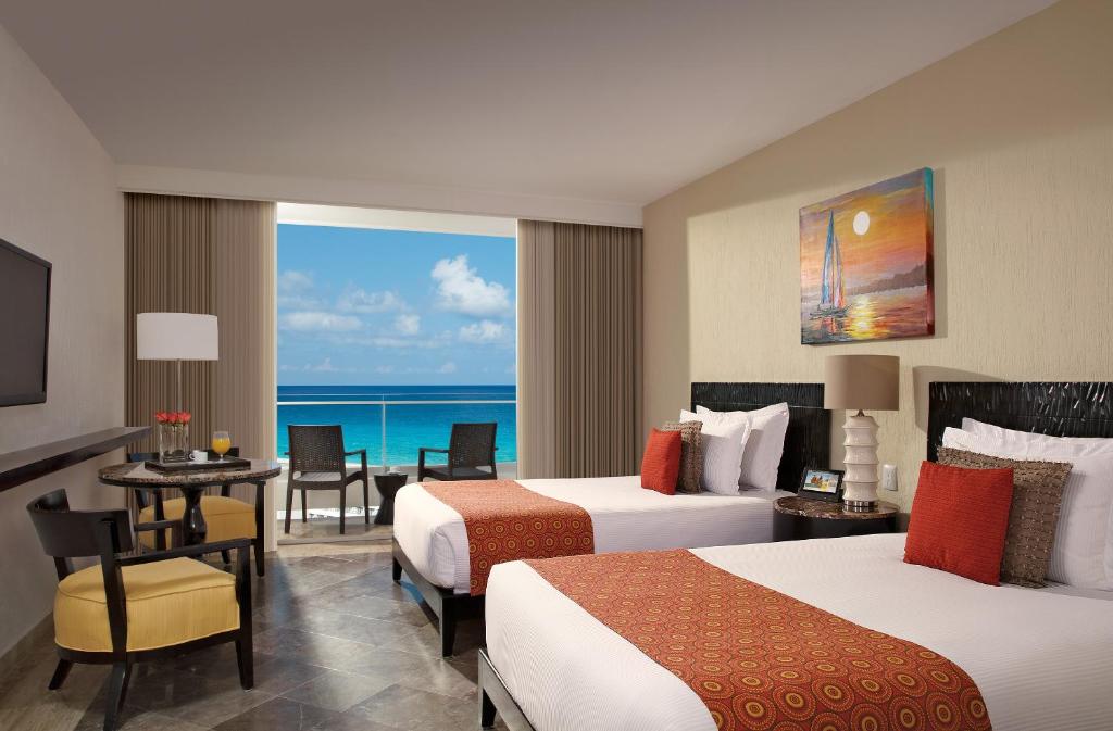Postel nebo postele na pokoji v ubytování Krystal Grand Cancun All Inclusive