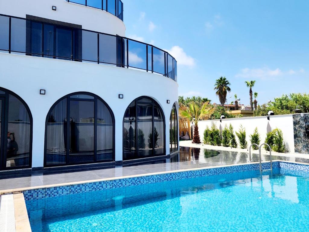 Bazén v ubytování Luxury villa imperial nebo v jeho okolí