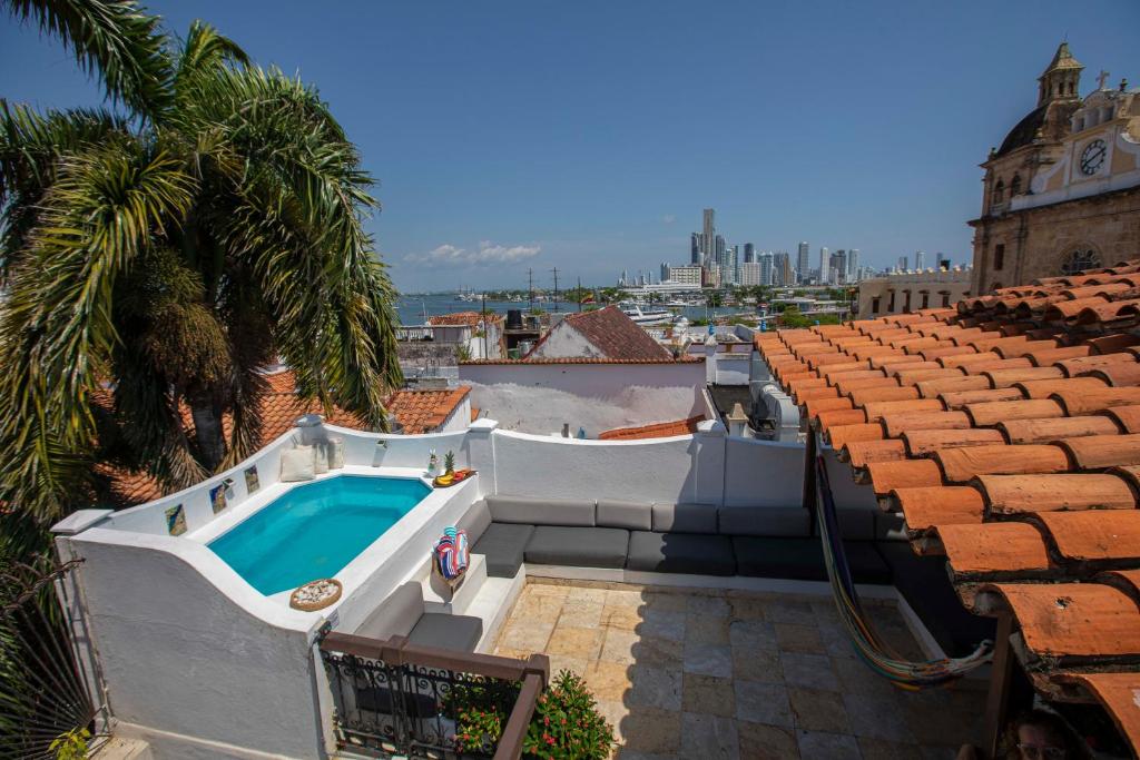 a house with a swimming pool on a roof at San Pedro Claver Premiun - Private JACUZZI in Cartagena de Indias