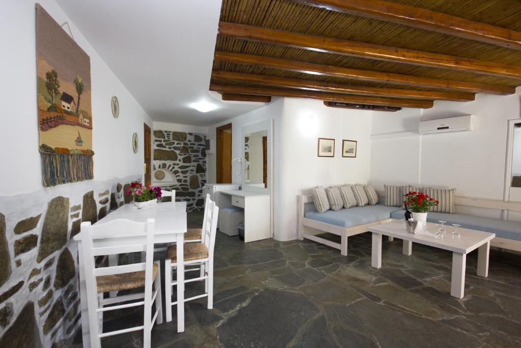 Posezení v ubytování Sourmeli Garden Hotel