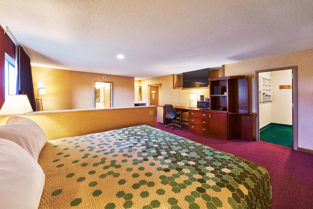 Econo Lodge - 国王套房与惠而浦 - 不吸烟