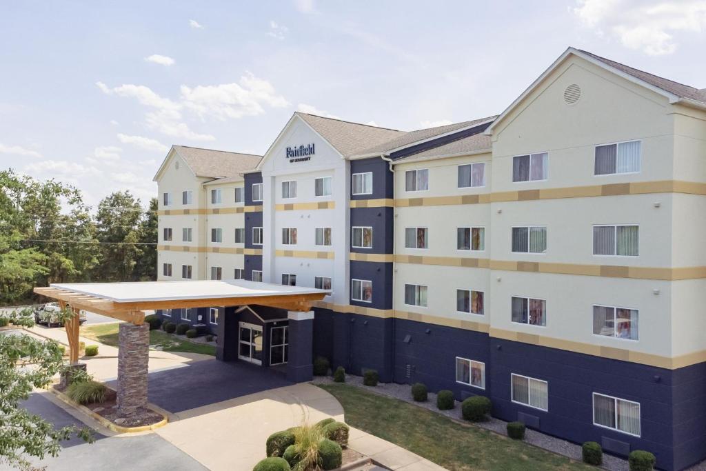 an exterior view of a building at Fairfield Inn by Marriott North Little Rock in North Little Rock