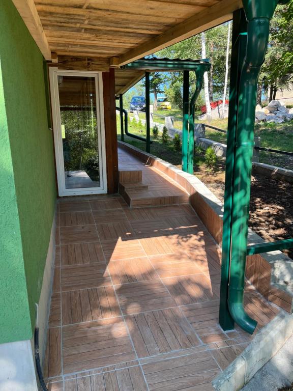 Kebun di luar Vikendica Marković