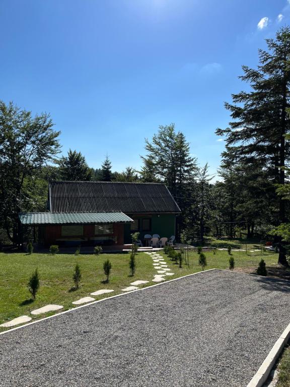 Kebun di luar Vikendica Marković