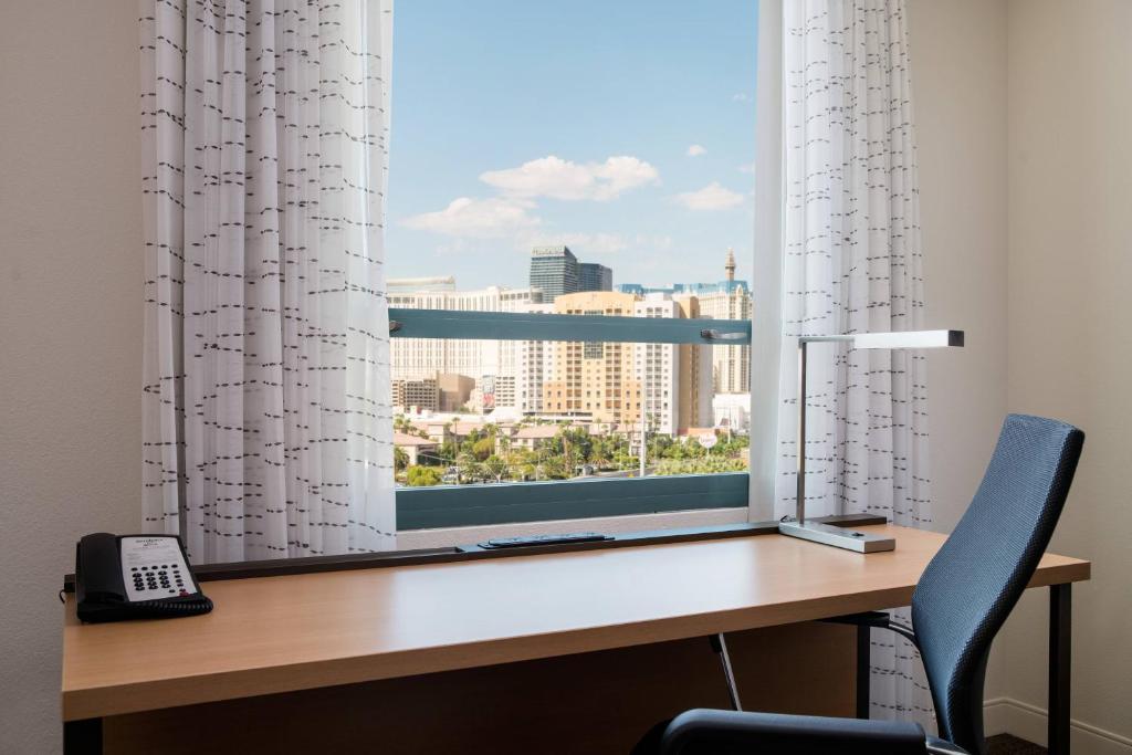 Residence Inn by Marriott Las Vegas Hughes Center - Double Queen Studio