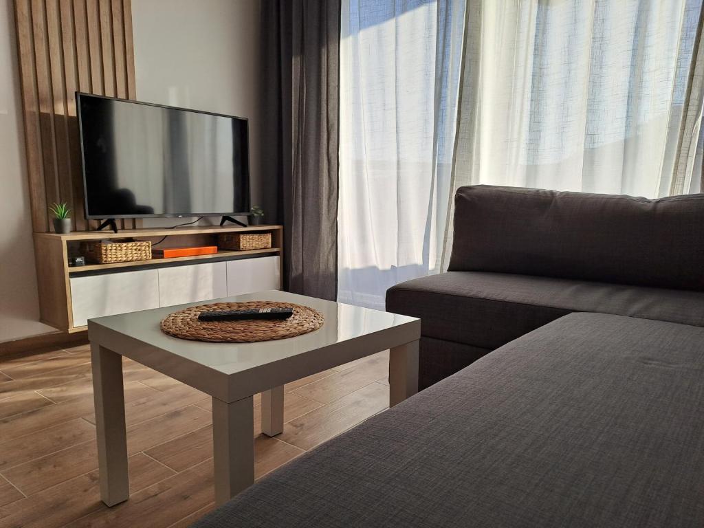 TV a/nebo společenská místnost v ubytování Apartman 64 Lux
