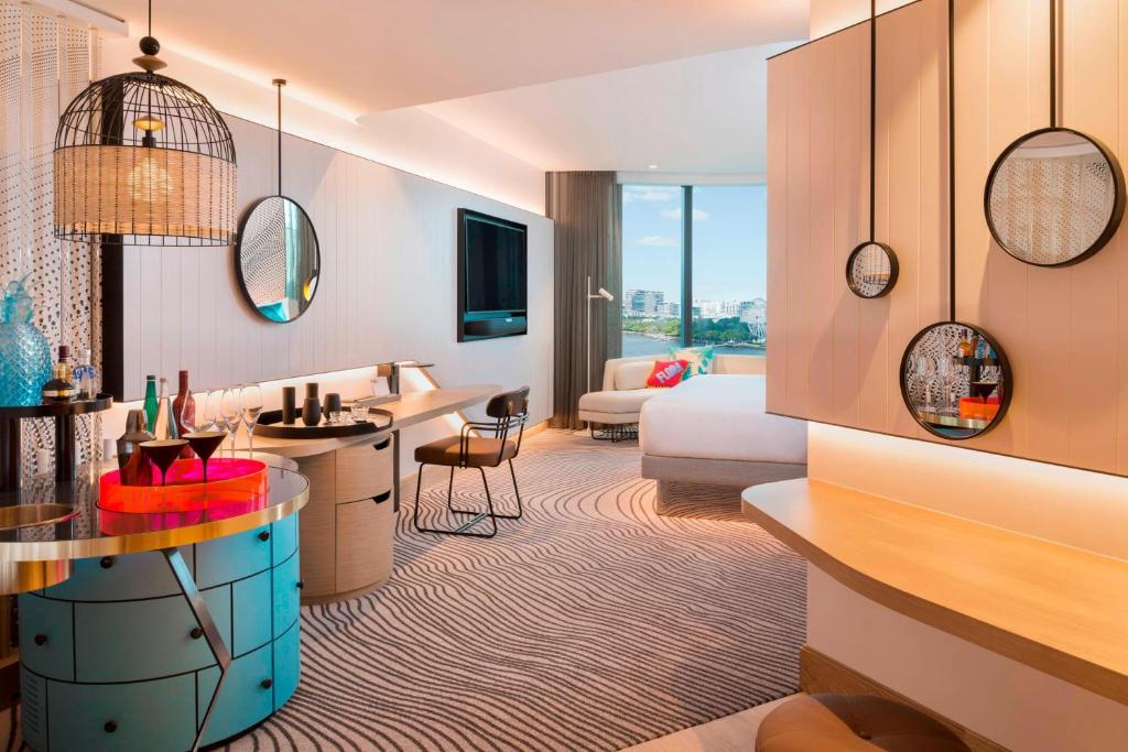 
Corner King Room with River View - Cool Corner King
