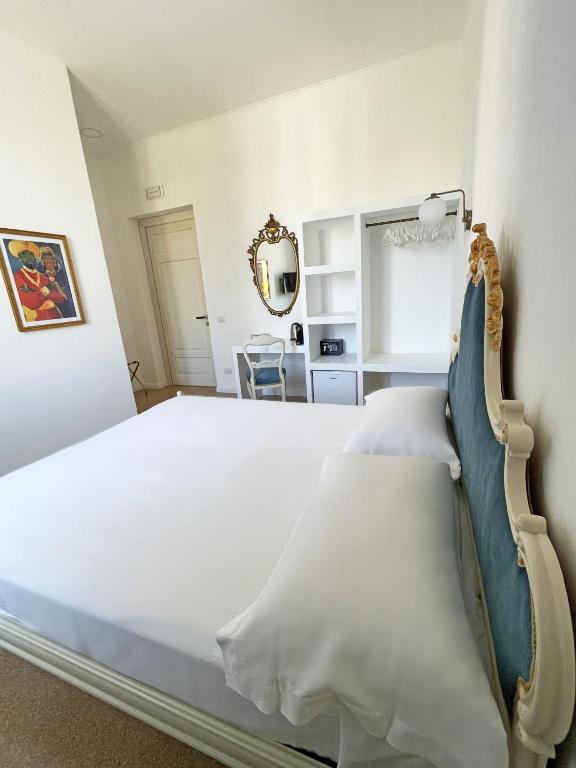 Postel nebo postele na pokoji v ubytování ISOLA - Smart ApartHotel