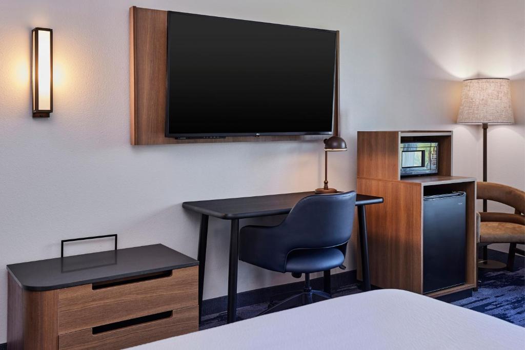 Fairfield Inn & Suites Burlington - Queen Room With Two Queen Beds