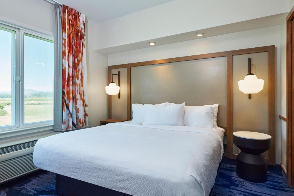 Fairfield Inn & Suites Burlington - Studio With King Bed