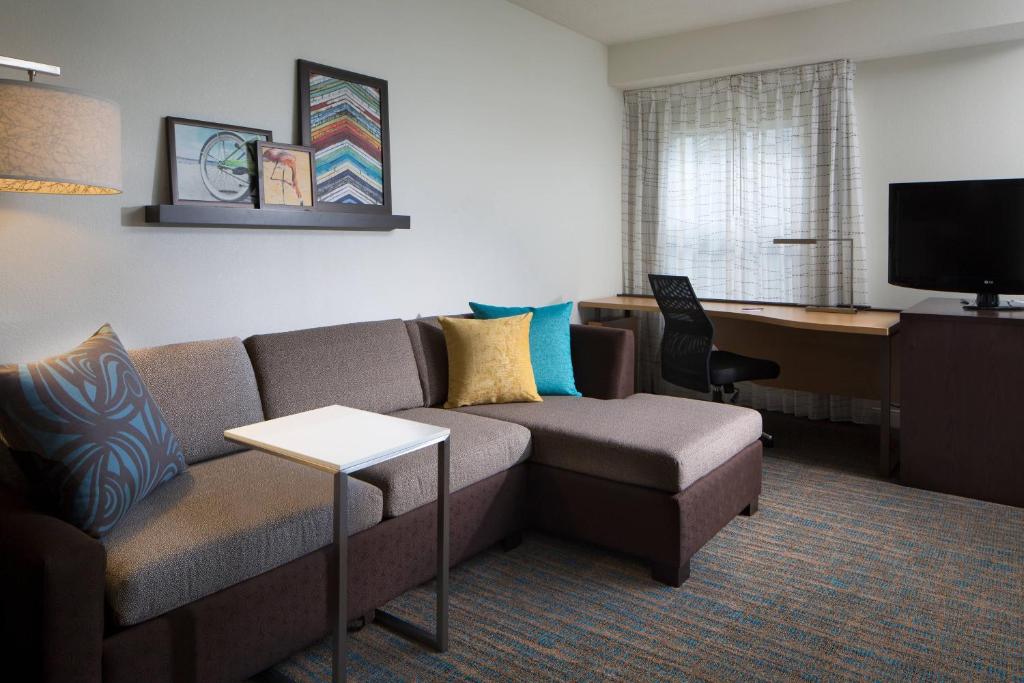 Residence Inn by Marriott Orlando at SeaWorld - Reina, Estudio, 1 Reina, Sofá Cama (movilidad Y Amp; Audición Accesible Con Ducha Enrollada)