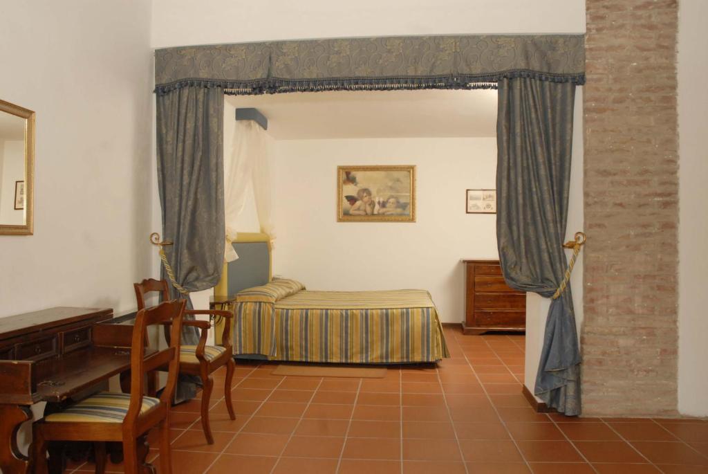 Relais Borgo Di Toiano - Family Room With Garden View