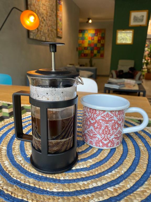 Příslušenství pro přípravu čaje a kávy v ubytování Casa Mosaiko Nutibara Laureles
