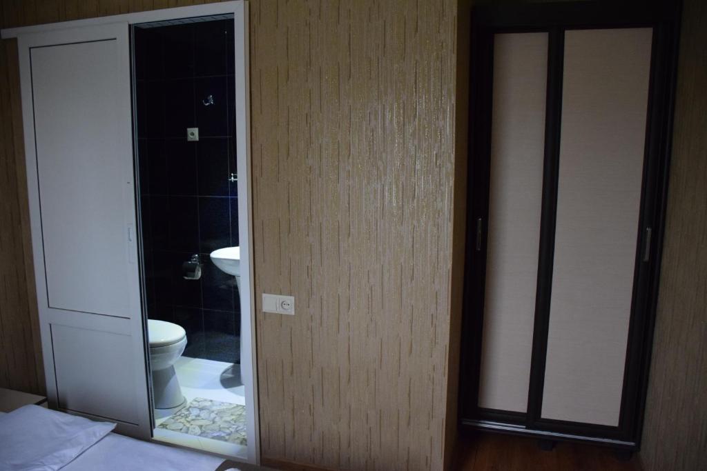 Koupelna v ubytování Crossway Tbilisi Hotel