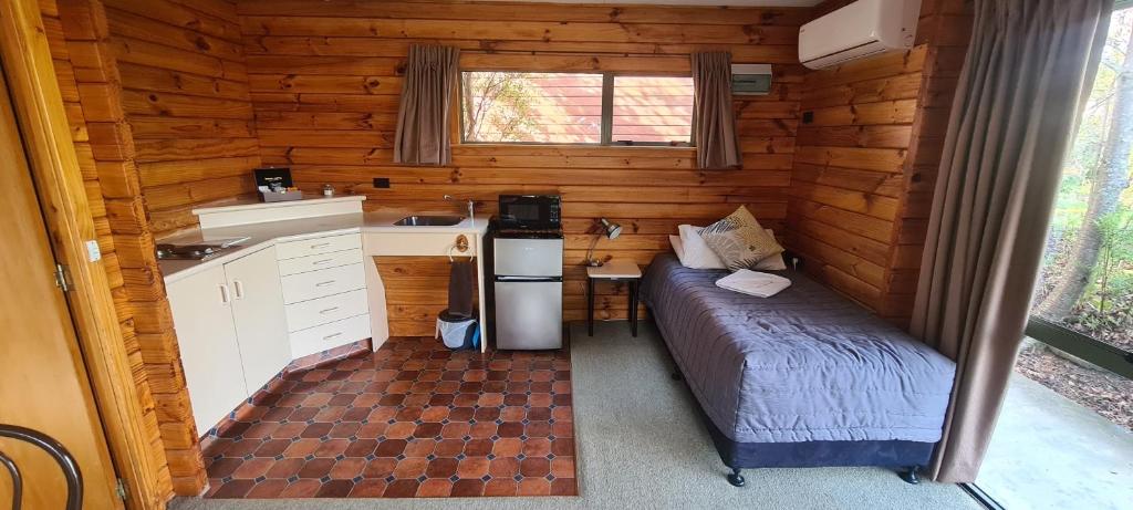 Postel nebo postele na pokoji v ubytování Forest Peak Motel