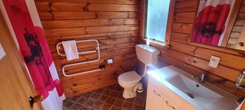 Koupelna v ubytování Forest Peak Motel