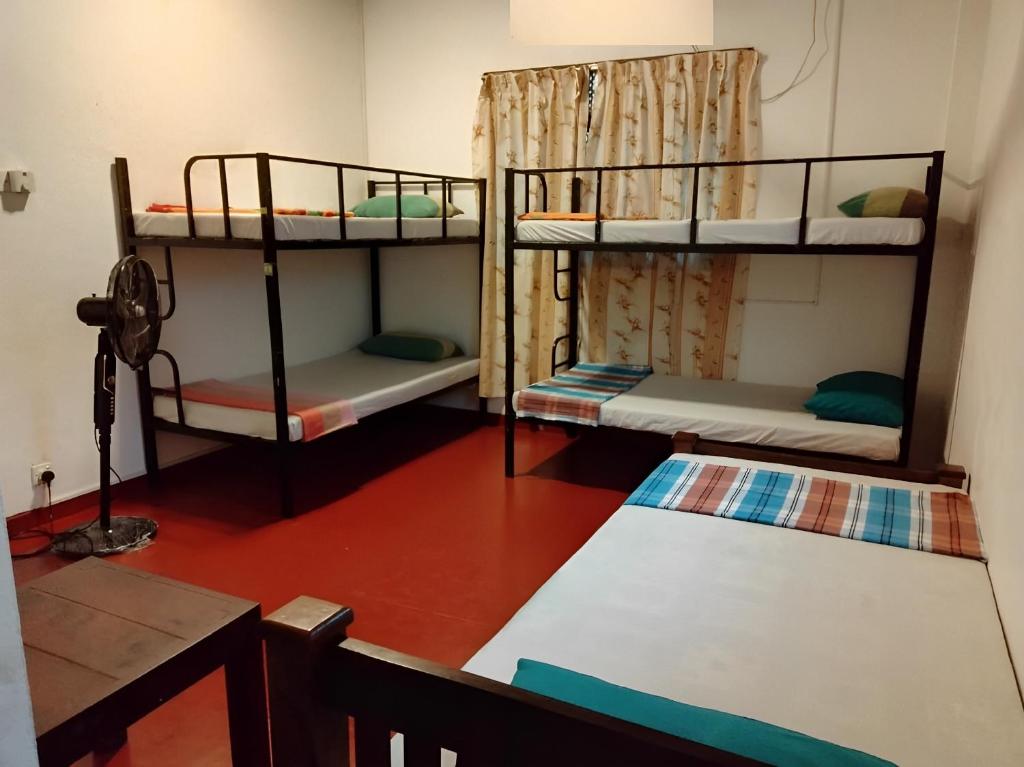 Postel nebo postele na pokoji v ubytování Backpacker Galle Hostel