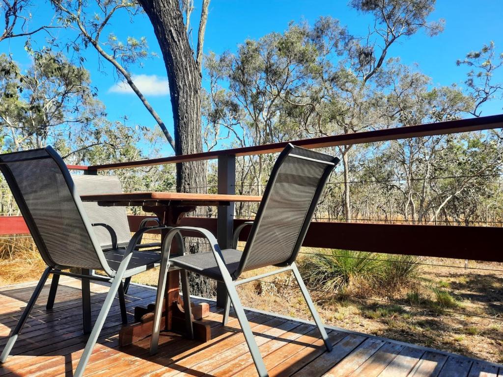 Balkón nebo terasa v ubytování Wild Nature Lodge, Mareeba Wetlands