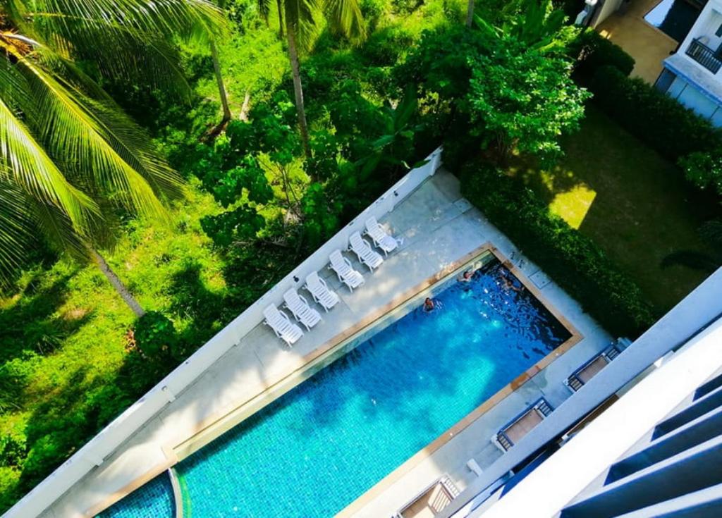 Výhled na bazén z ubytování Ahad Suite Ao Nang By Ma nebo okolí