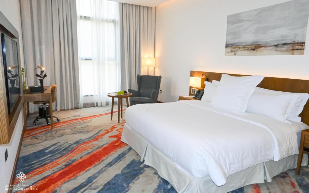 Voodi või voodid majutusasutuse Jasmine Garden Hotel toas