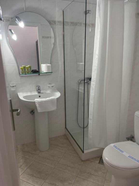 Koupelna v ubytování Venikouas Hotel