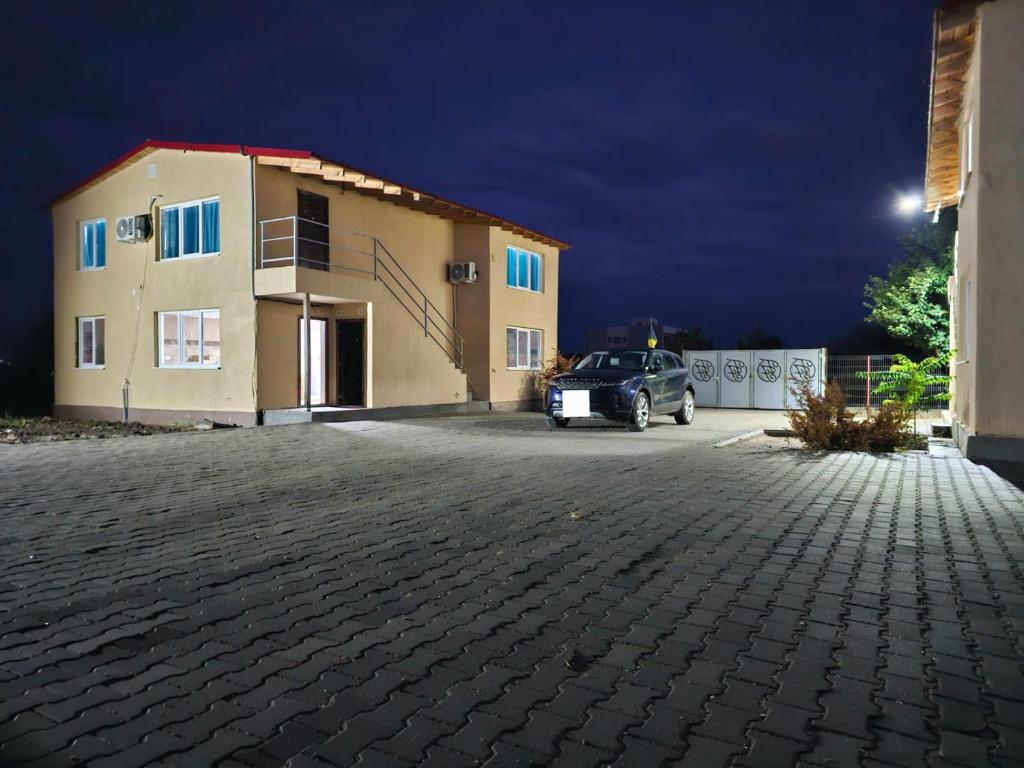 a car parked in front of a building at night at Traflor Termhouse in Venus