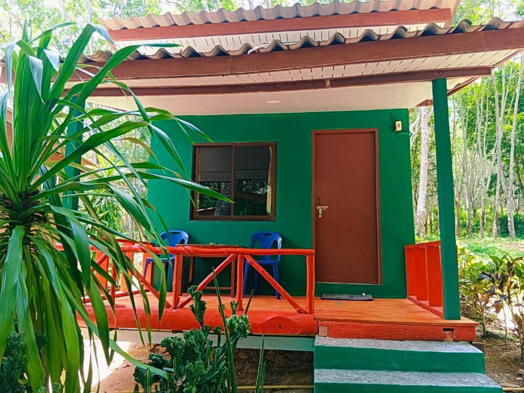 Zahrada ubytování Lanta Maikeaw Bungalow