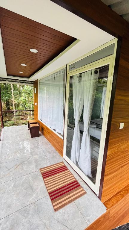 Balkón nebo terasa v ubytování Cave Valley Wayanad