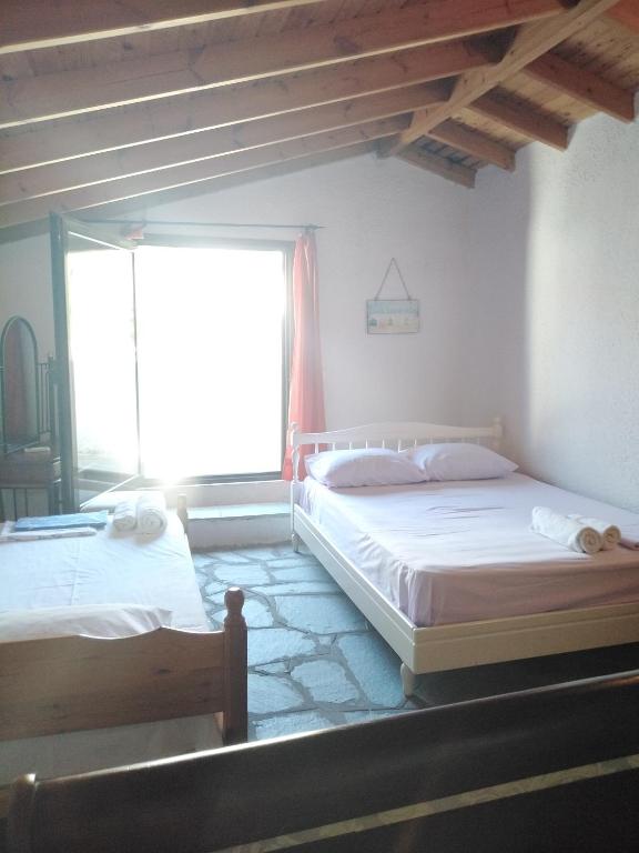 Ένα ή περισσότερα κρεβάτια σε δωμάτιο στο Rebekka's Guest House Elani