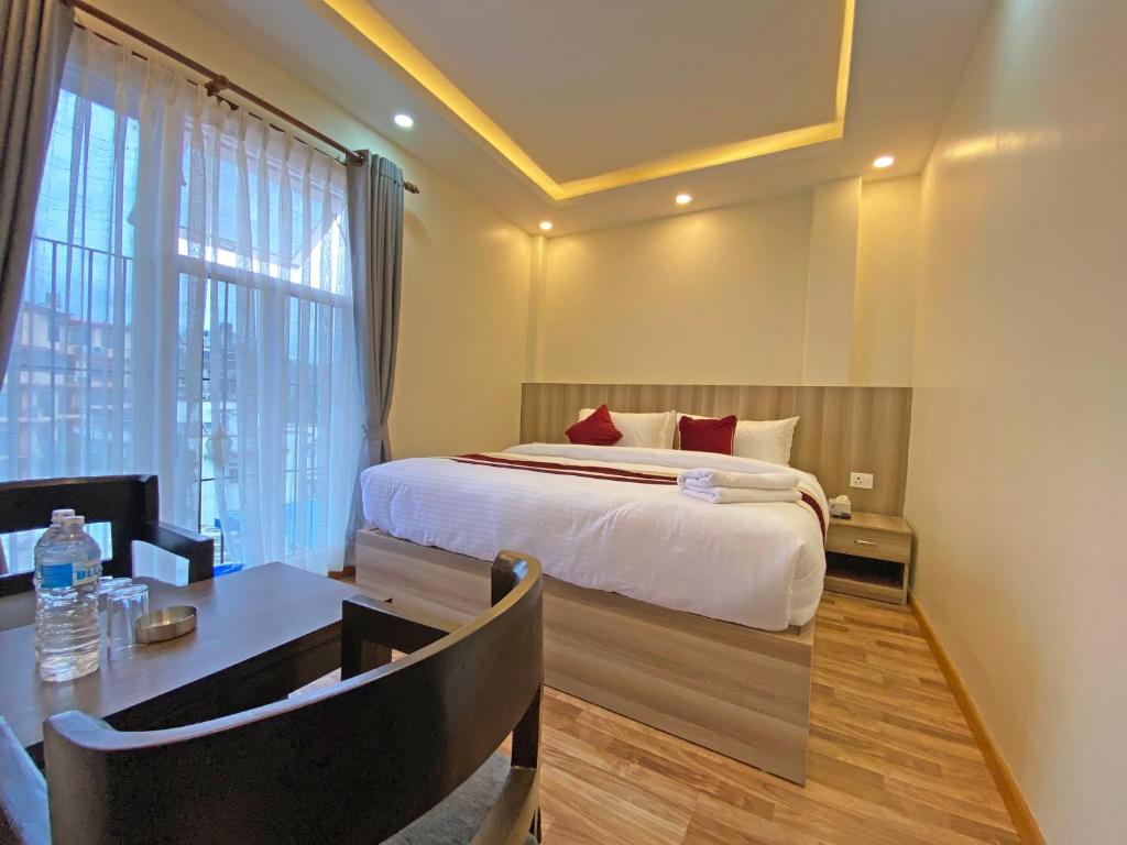 Postel nebo postele na pokoji v ubytování Hotel Royal Emperor
