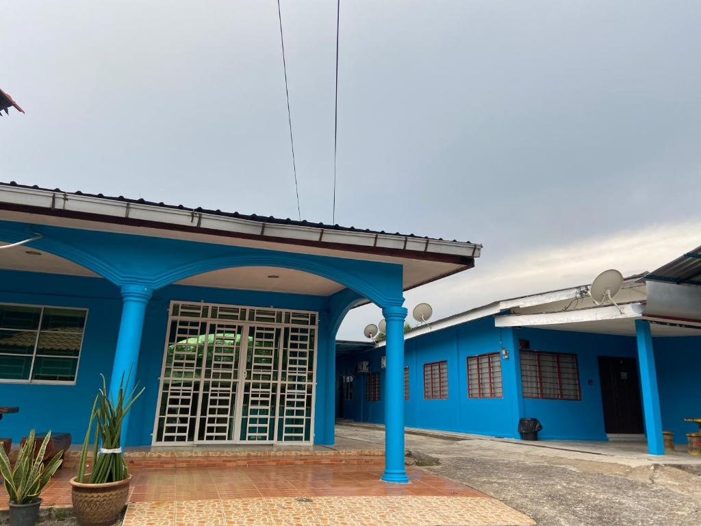 a blue building with a large door at Padang Besar Homestay Firdaus in Padang Besar