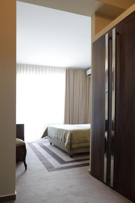 Hotel McPietroasa - Double Room With Pool View