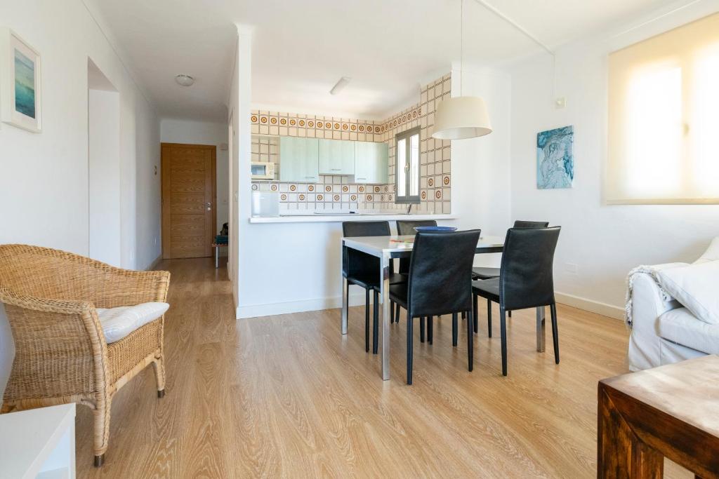 Kuchyň nebo kuchyňský kout v ubytování Apartamentos Catalina