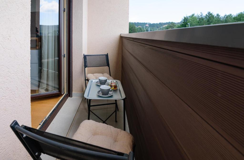 Un balcón o terraza en Apartman Mima Divcibare