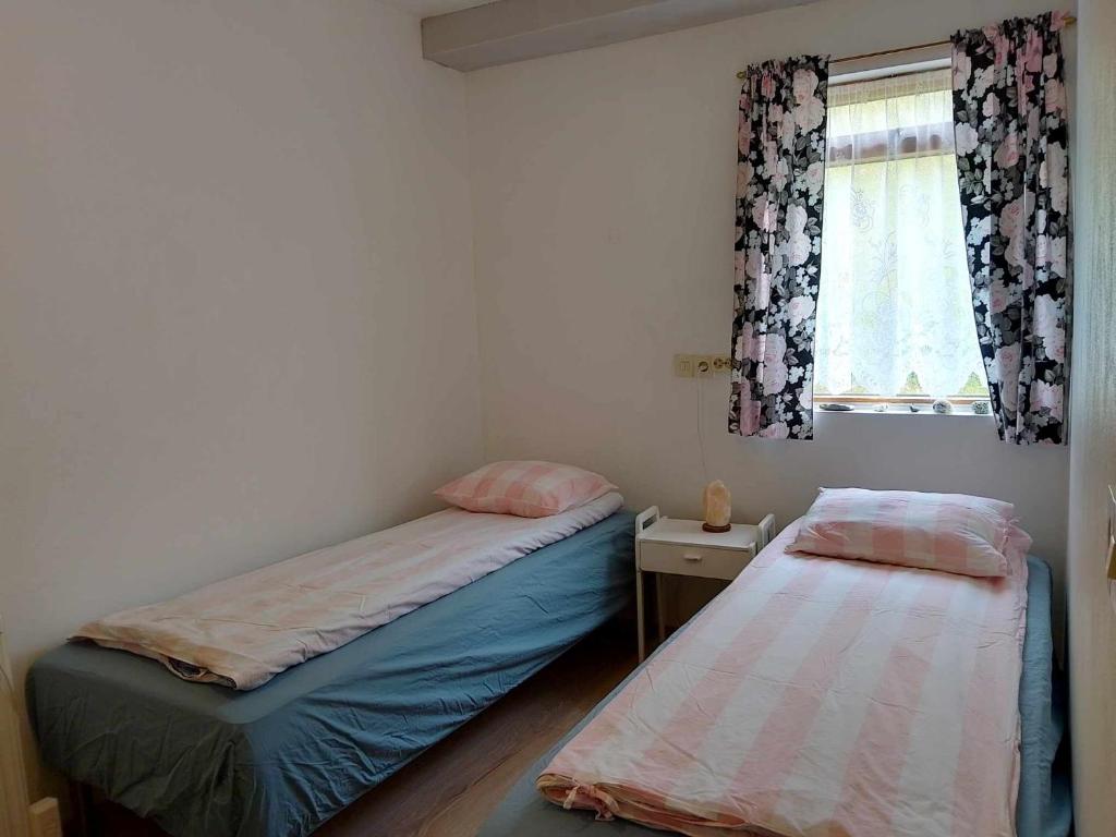 Postel nebo postele na pokoji v ubytování Bergistangi Guest House