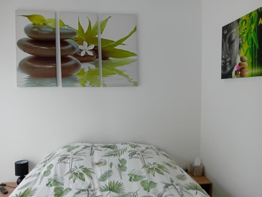 Postel nebo postele na pokoji v ubytování Chez Flo&Fred
