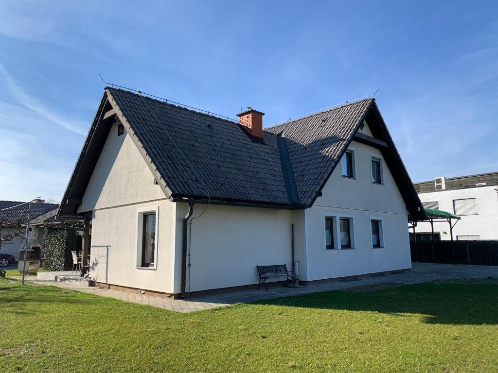 Budova, kde se vila nachází