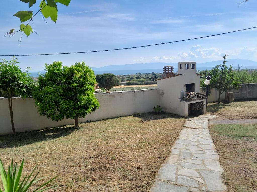 a house with a wall and a pathway at Georgia's Summer House in Karianí