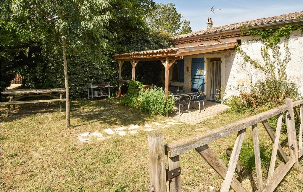 ein Haus mit einer Holzveranda und einem Holzzaun in der Unterkunft Lovely Home In Marsanne With Outdoor Swimming Pool in Marsanne