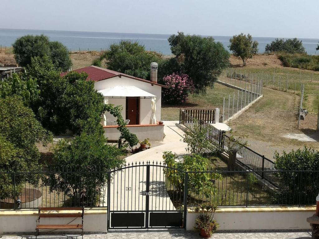 a villa with a gate and a view of the ocean at Calabria-VILLA FRANCA- AAUT Casa per Vacanze al mare- Privacy e tranquillità- in Cariati