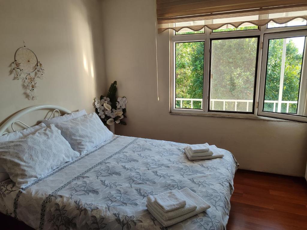 a bedroom with a bed with two towels on it at Kemer Köyü Kır Evi in Cayeli