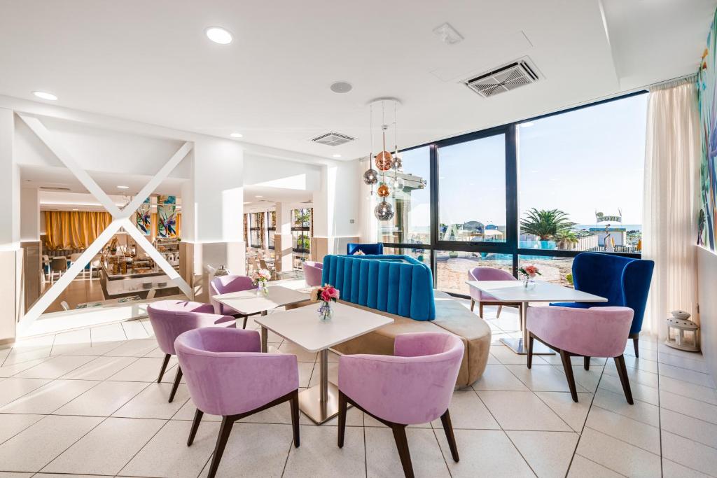 Posezení v ubytování Hotel Ariane - BEACHFRONT, Breakfast XXL & Sea View