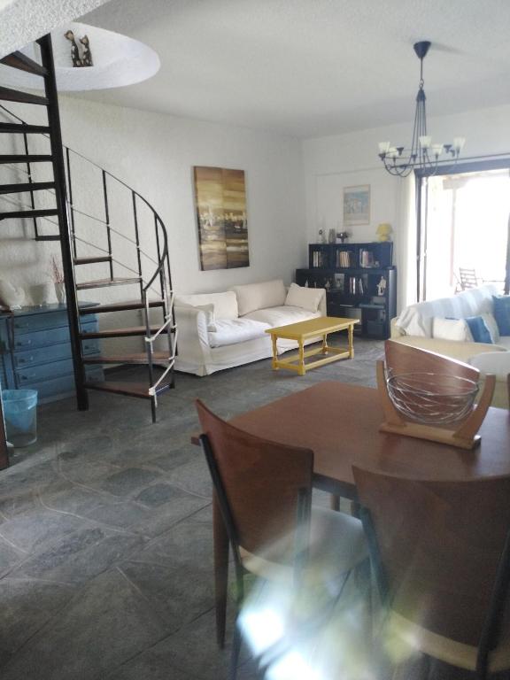 Χώρος καθιστικού στο Rebekka's Guest House Elani