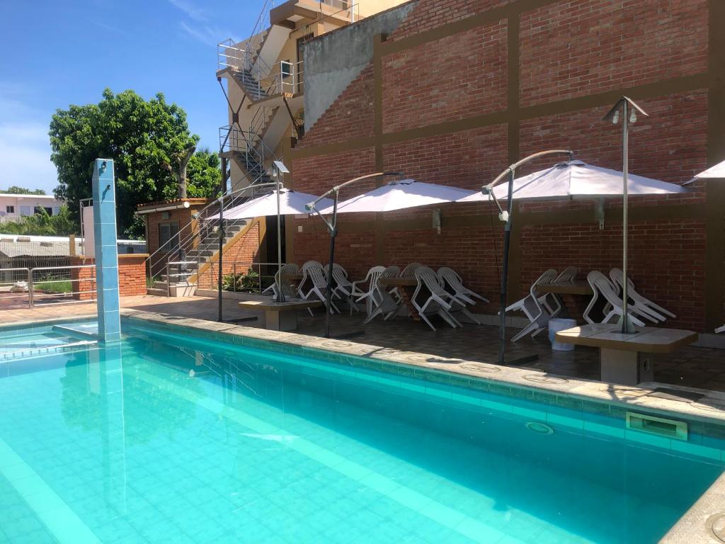 Bazén v ubytování Hotel Catala nebo v jeho okolí