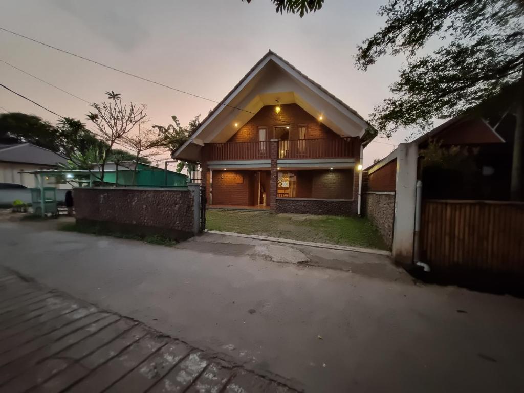 El edificio en el que está la casa vacacional