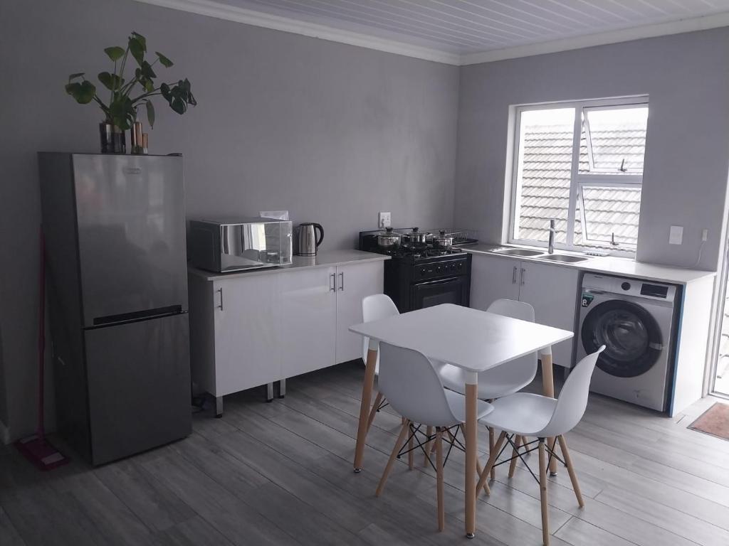 Balmoral Apartment, Cape Town (updated prices 2024)